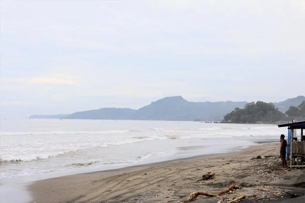 Arya ‘s Surf Camp - surf instruction