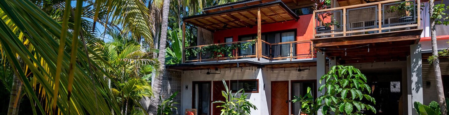 Balancé Surf & Yoga Retreat - yoga and wellness space