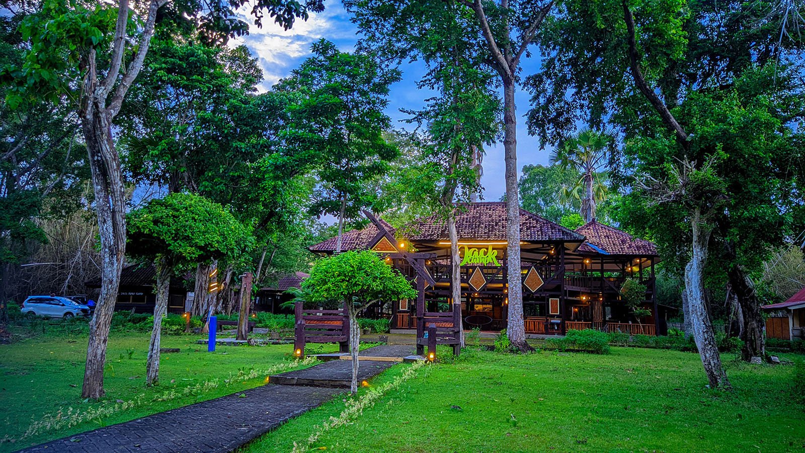 G-land Jack's Surfcamp - surf instruction