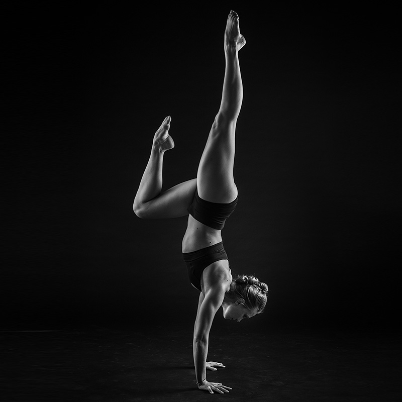 Golden Waves Surf and Yoga Lodge - surf instruction