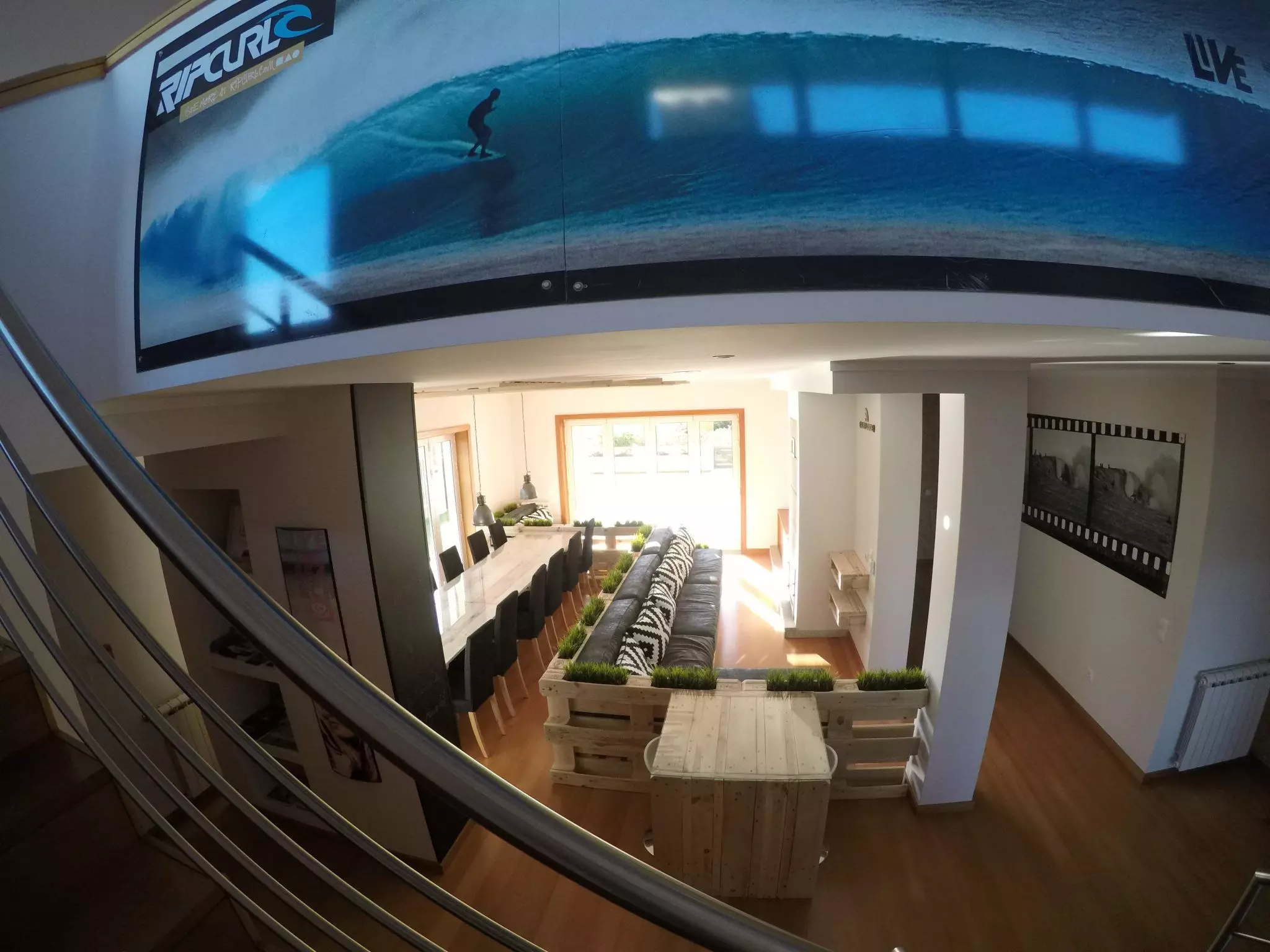 Golden Waves Surf and Yoga Lodge - surf instruction