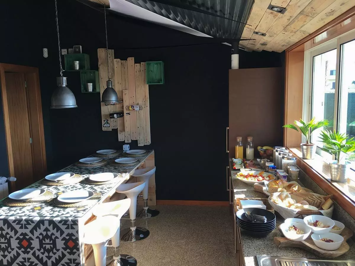 Golden Waves Surf and Yoga Lodge - surf instruction