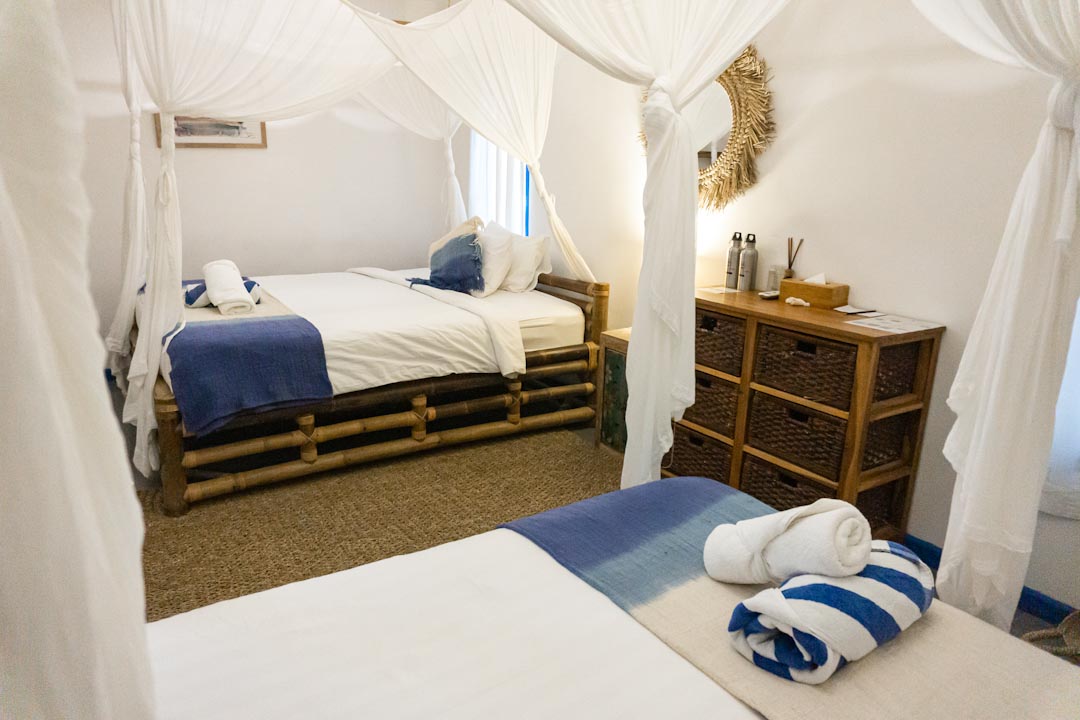 Hollow Tree's Resort - guest room