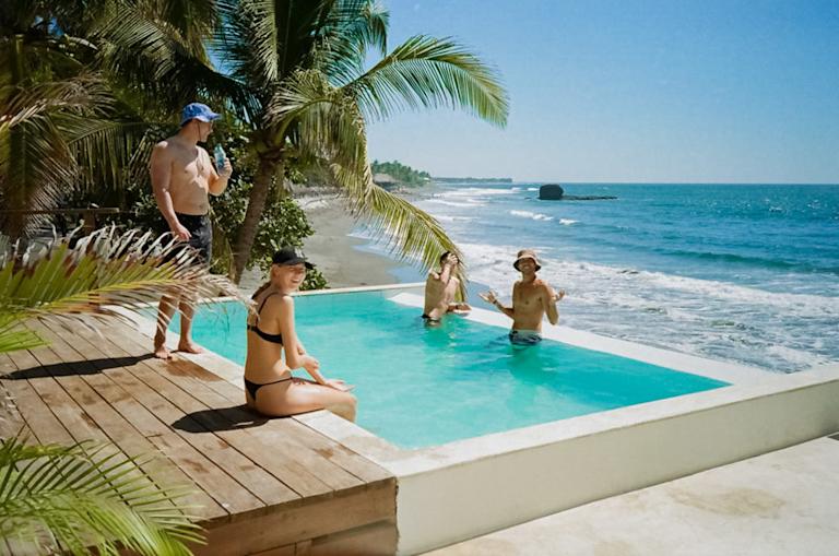 Lapoint Surf Camp - El Salvador - swimming pool area
