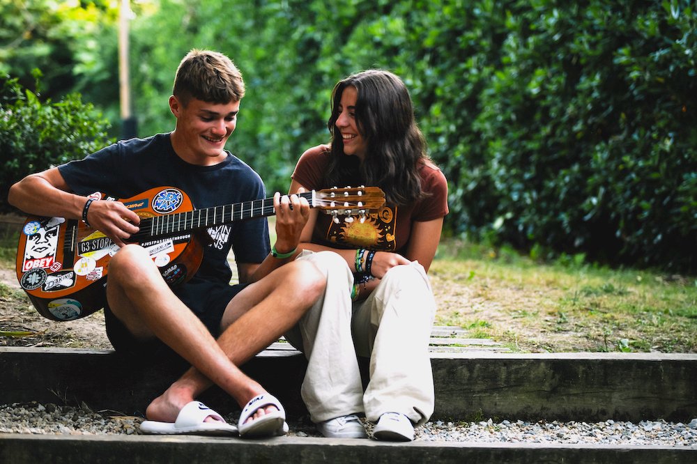 Latas Surf House - surf instruction