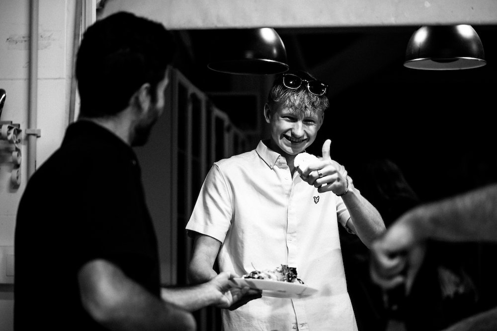 Latas Surf House - surf instruction