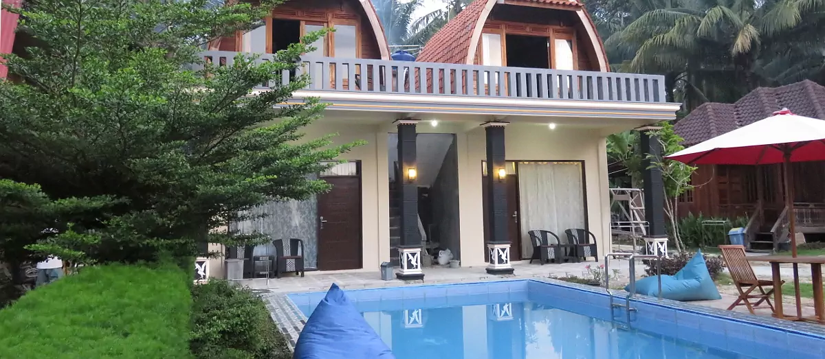 Lovina Krui Surf | penginapan krui | Camp Surf Krui - swimming pool area