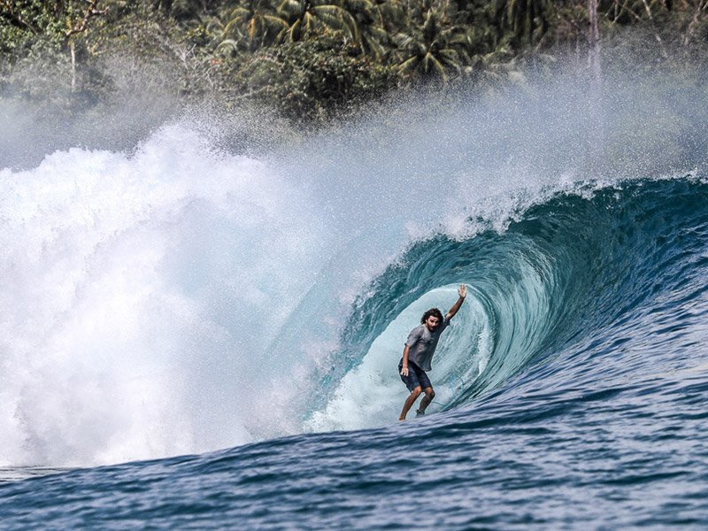 Macaronis Mentawai Surf Resort - surf instruction