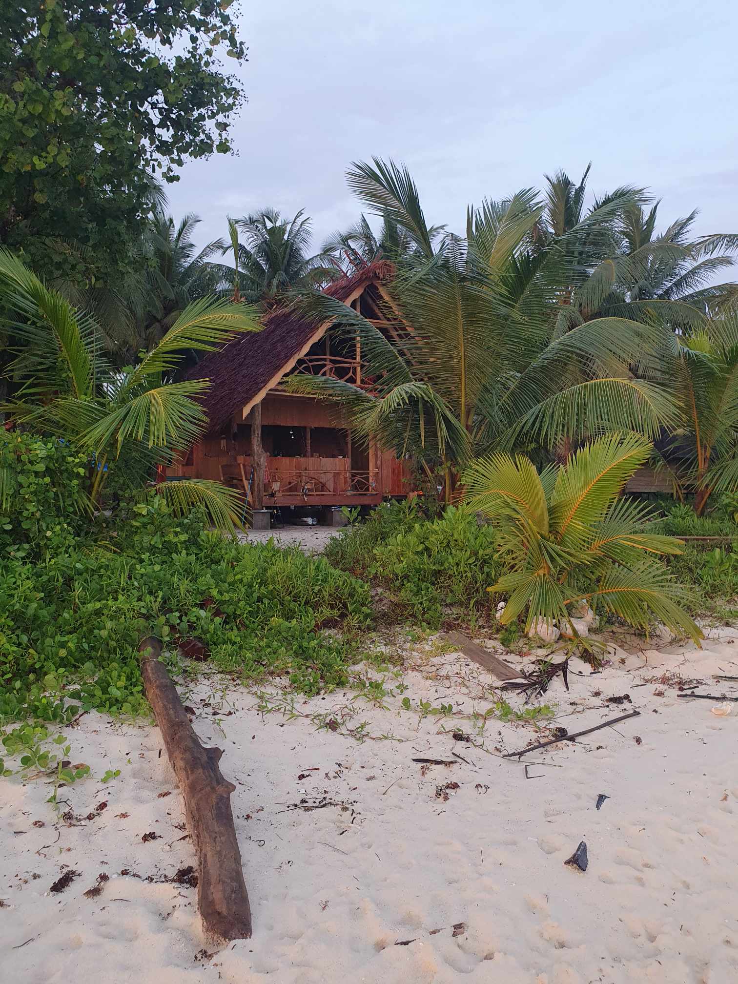 Masilok Beach Houses & Surf Resort Mentawai Islands - beachfront location