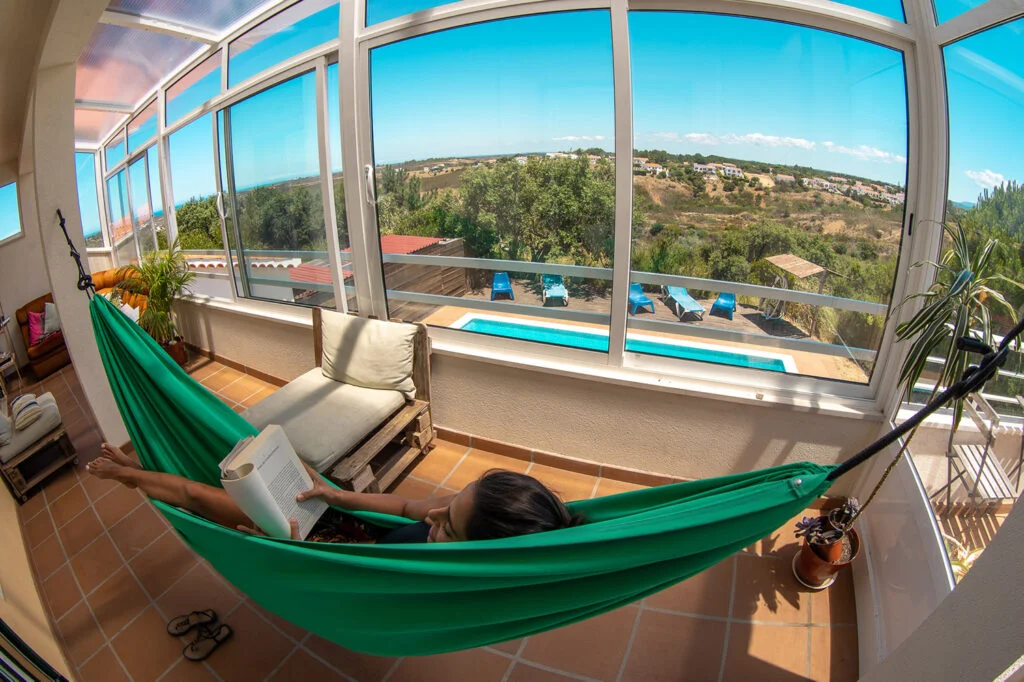 Mayla Surf House - surf instruction