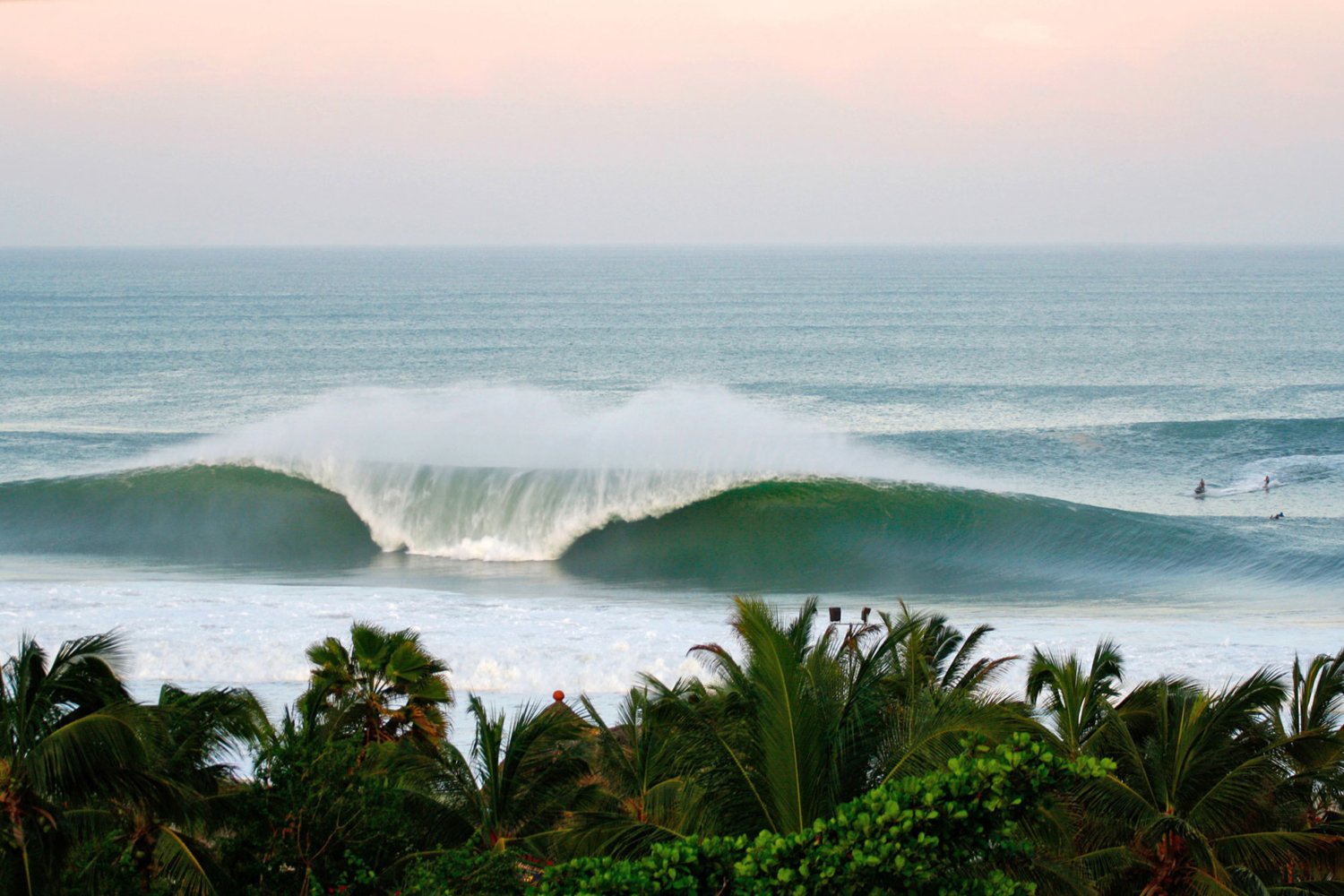 Puerto Surf House & School - beachfront location