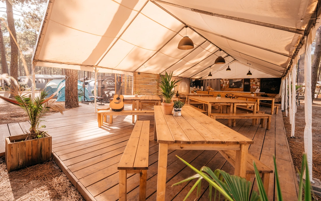 Pure Surfcamp Biscarrosse - surf instruction