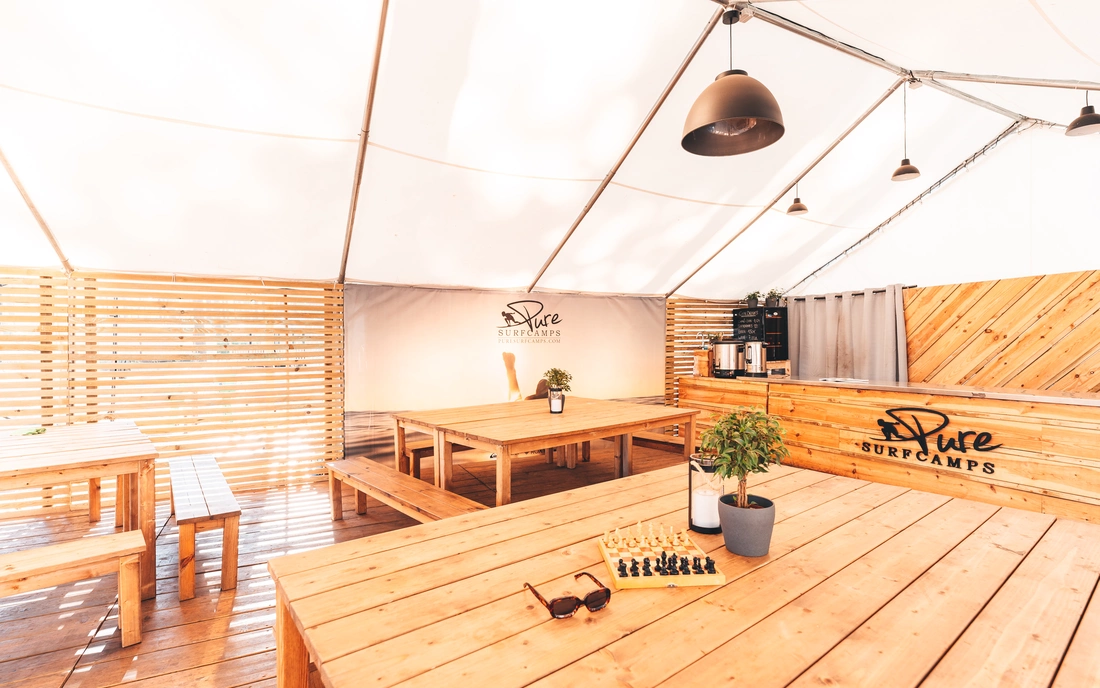 Pure Surfcamp Biscarrosse - surf instruction