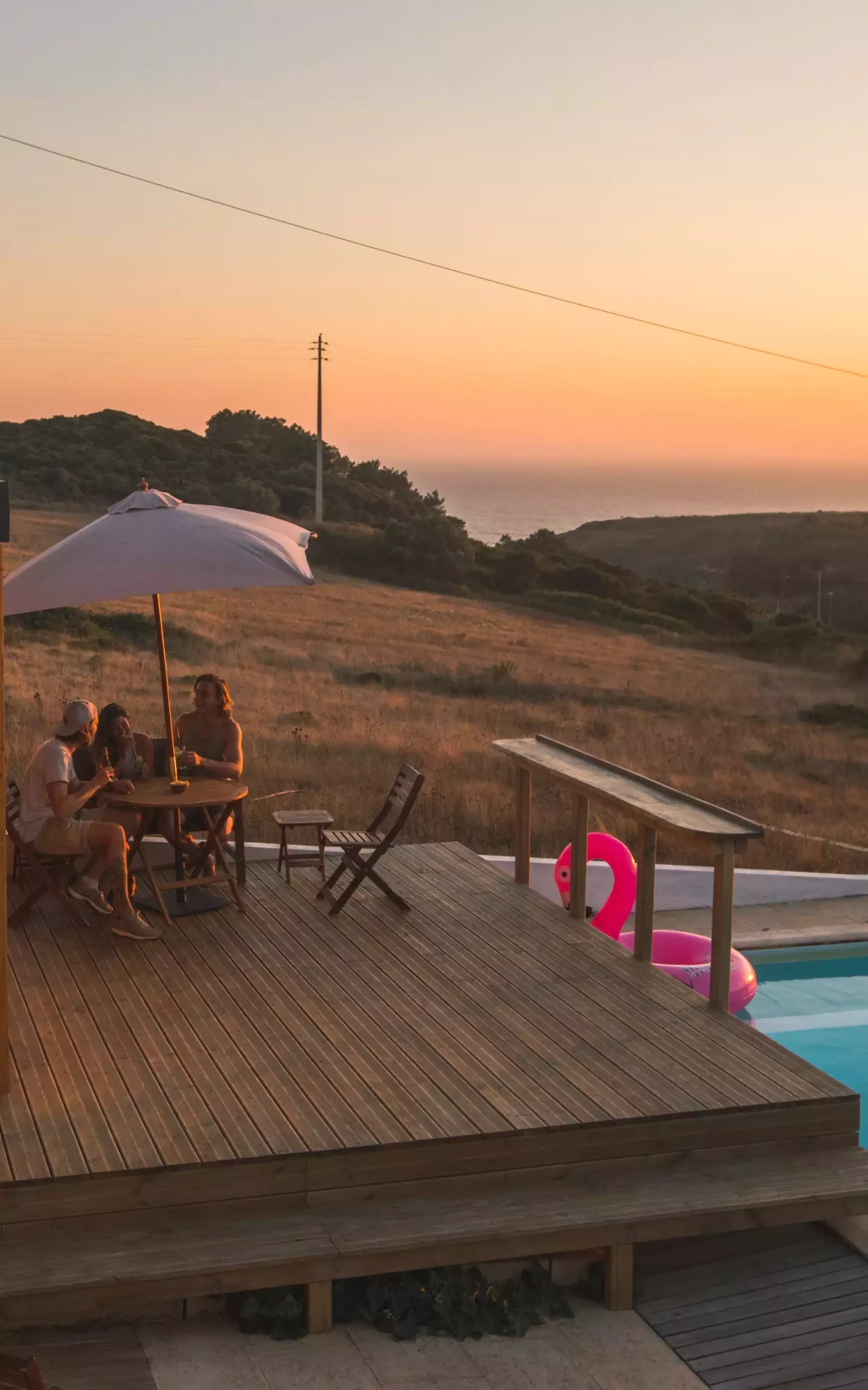 Puresurfcamps - Sunset Surflodge Ericeira - swimming pool area