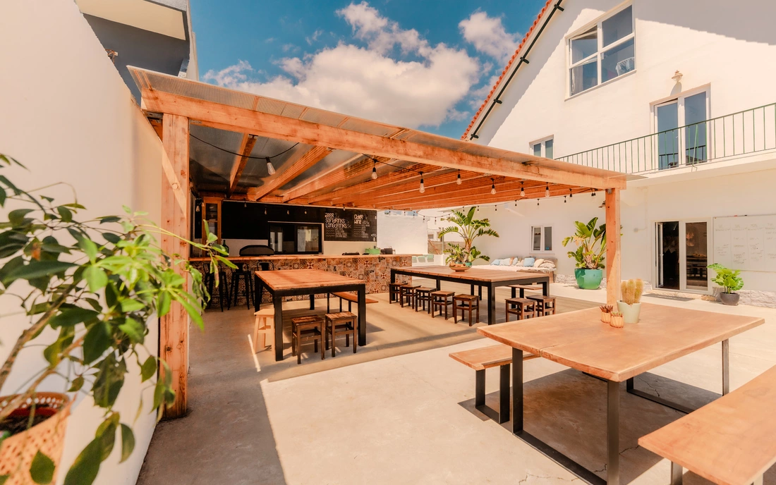 Puresurfcamps Surf House Caparica - surf instruction