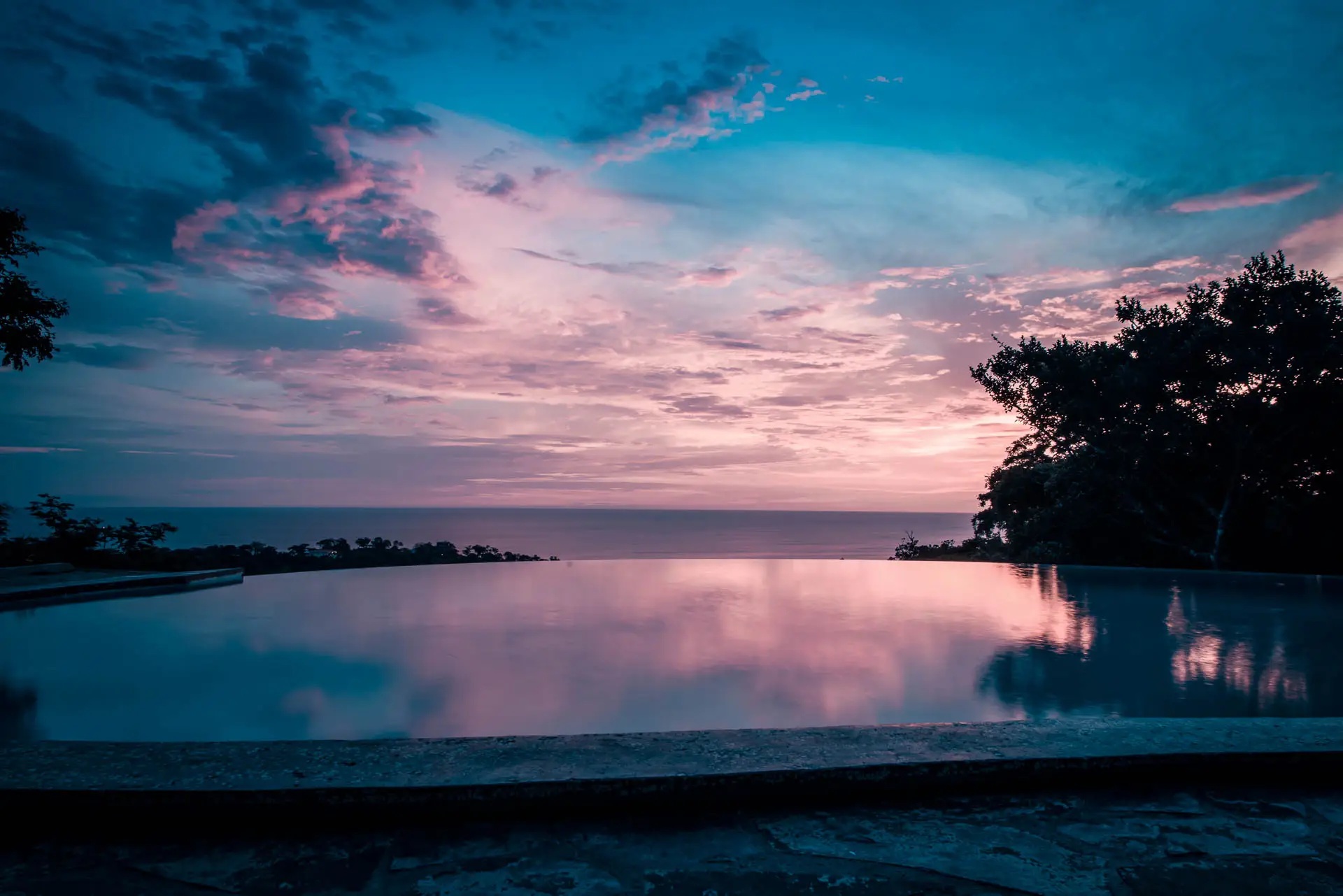 Rapture Surfcamp Nicaragua - swimming pool area