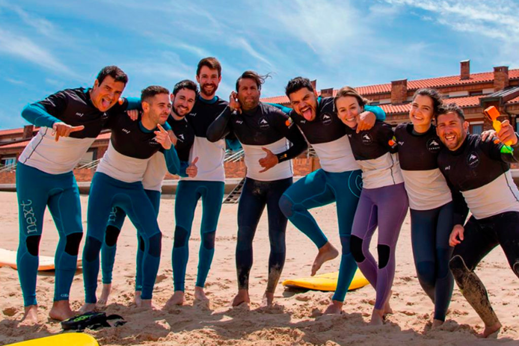 THE WAVE SURF SCHOOL / BAR / SHOP