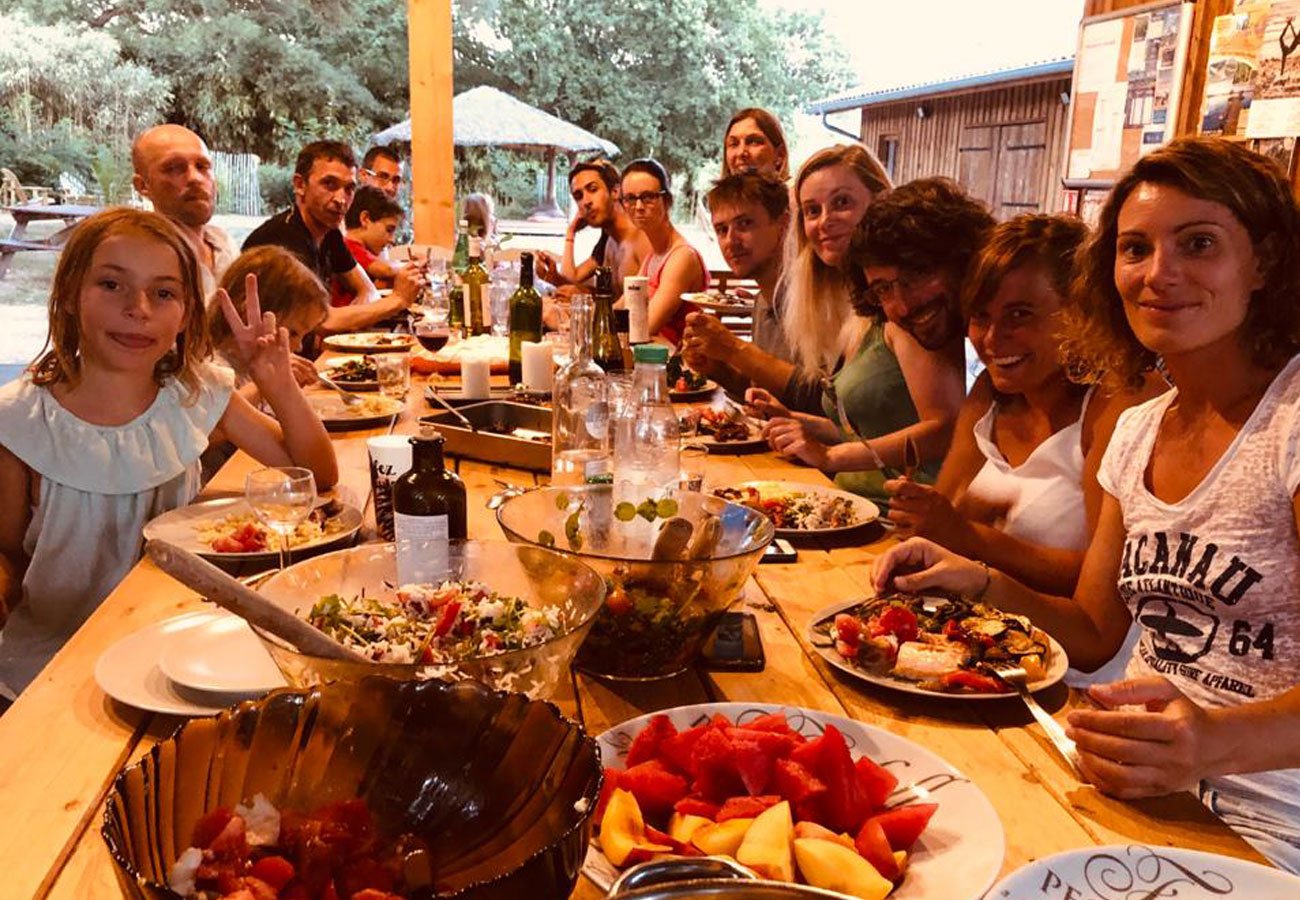 repas bio pris au nature surf camp messanges